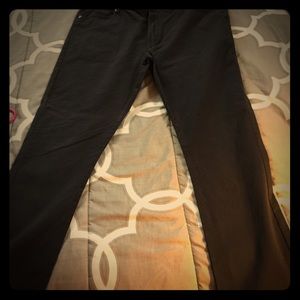 Colours by Alexander Julian men’s khakis Sz 42x32.